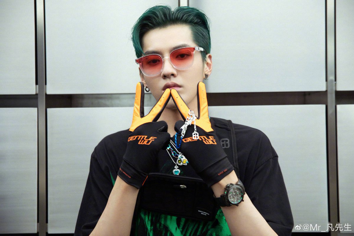 KrisBar_WuYiFan's tweet photo. 200723 Kris Wu @KrisWu weibo update (1/2) 

Let’s roll😎

#KrisWu https://t.co/1Y7pFPywvw