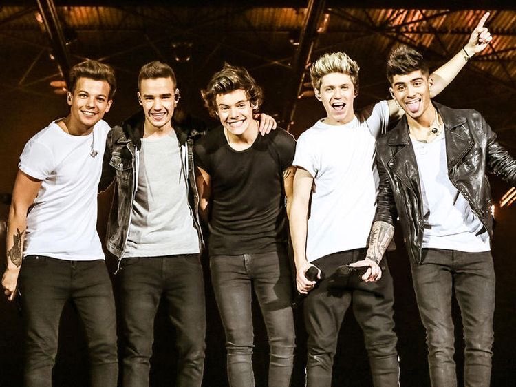 amrcanontherock's tweet image. wherever you are is the place i belong... 

always in our heart @onedirection yours sincerly, directioners 🤍 

#ThankYouOneDirection #10YearsOfOneDirection #10YearsOf1D