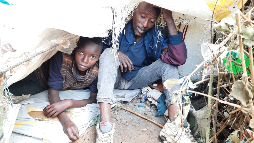 citizentvkenya's tweet photo. Machakos: Family now living in a thicket after they were kicked out over rent arrears https://t.co/dwaodj5hnn https://t.co/AegPWyvvHn