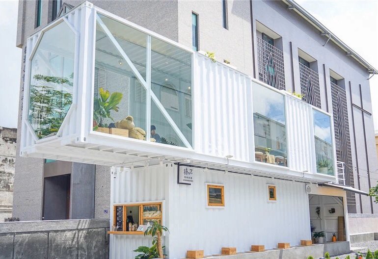 Sjcontainerbui1's tweet photo. Replace part of the container wall with glass to provide a green eat-in area, creating an enjoyable eating experience to customers.

#popupshop #containerrestaurant #restaurant #glasswall #eatin #picnic 
#containerhouse #containerbuilding 
#containerlife https://t.co/BZjloHDGaN