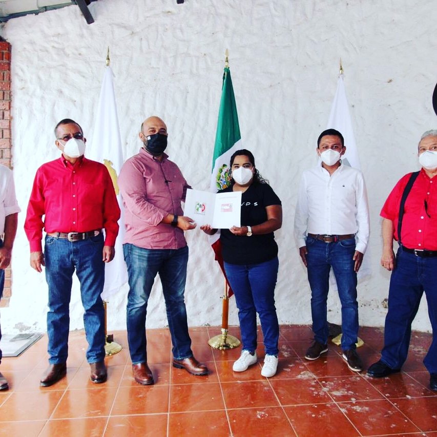 tatisdeleon's tweet photo. #MiLealtadEsTricolor #PorSimpreUnidos @mrikelme @alitomorenoc @caroviggiano @rigofuentes @PRICoahuila @PRI_Nacional @charro_rl @JCAyup @Boreque @DianaGlzSoto https://t.co/vyScbTF1Oe