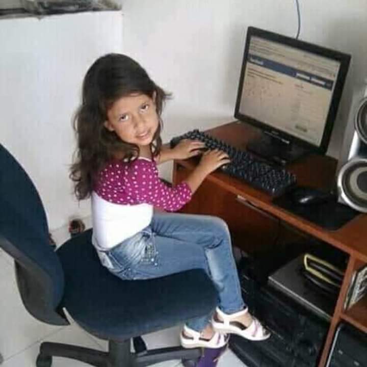 monicxperalta's tweet photo. Yo con 10 años twiteando cosas sobre los chicos // También yo con 20 años twiteando sobre los chicos 

#10YearsOfOneDirection https://t.co/FNr6kOwULo
