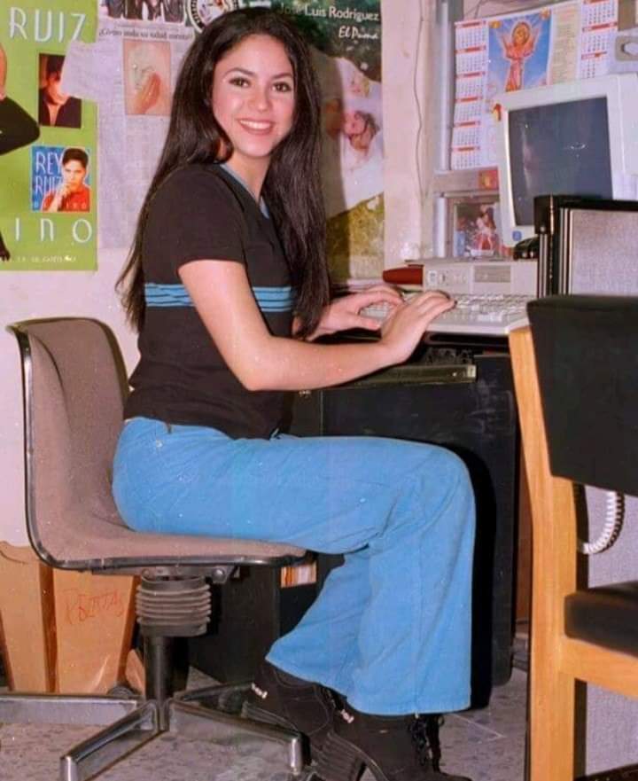 monicxperalta's tweet photo. Yo con 10 años twiteando cosas sobre los chicos // También yo con 20 años twiteando sobre los chicos 

#10YearsOfOneDirection https://t.co/FNr6kOwULo