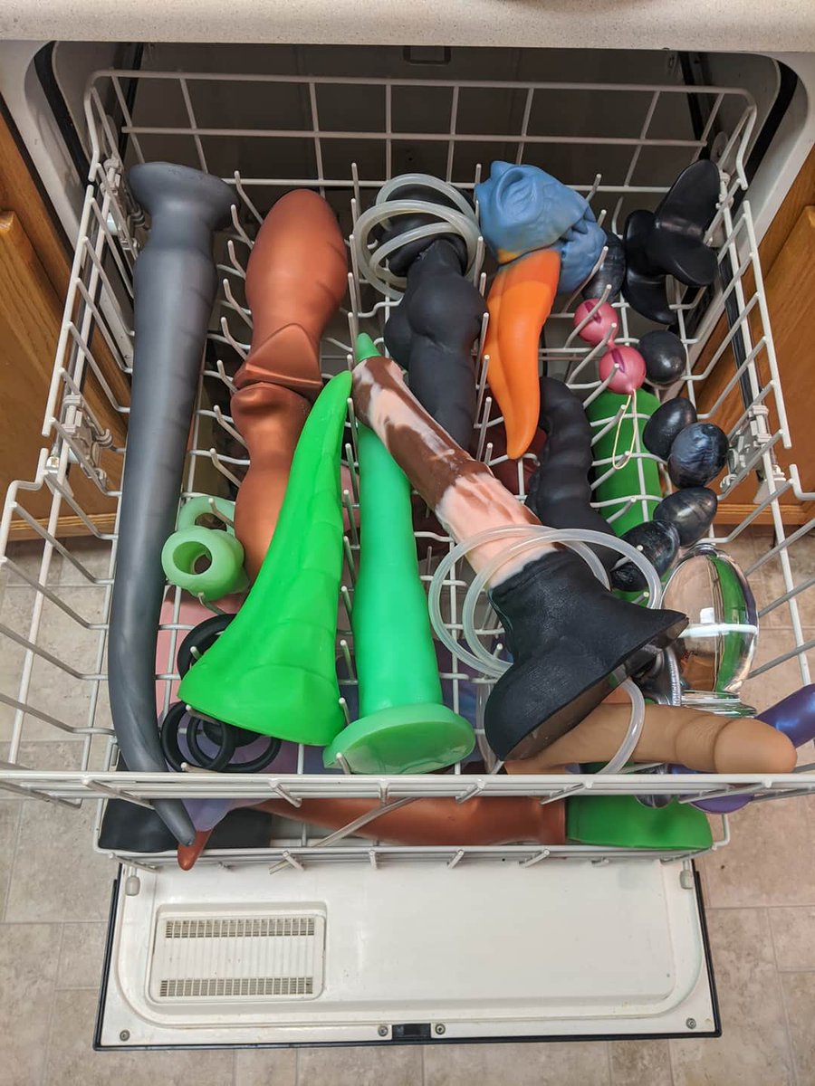 sascha_NSFW's tweet photo. We did the laundry this weekend.🍆 💦 #somanydildos #sextoycollection #mybodyisready #afterdark #nsfwtwitter https://t.co/lS60bmKPuQ