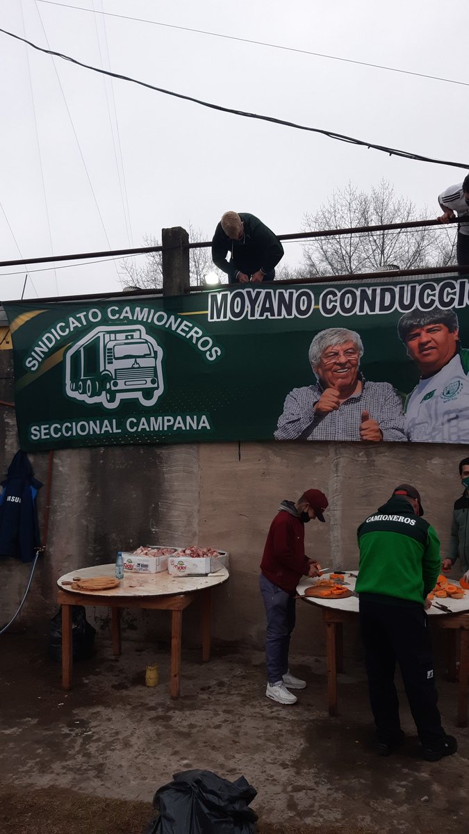 SolidarioMonte's tweet photo. # GRAN JORNADA SOLIDARIA SE REPARTIERON MAS DE 1300 PORCIONES A NUESTROS VECINOS Y A DISTINTOS COMEDORES DE PRESIDENTE DERQUI , GRACIAS A LOS AMIGOS DEL CLUB LOS PUCHYS Y AL SINDICATO DE CAMIONERO RAMA LOGISTICA DE CAMPANA # 🇦🇷🇦🇷🇦🇷🇦🇷 MONTE SOLIDARIO # 🇦🇷🇦🇷🇦🇷🇦🇷👇 https://t.co/cRTGdh1wGo