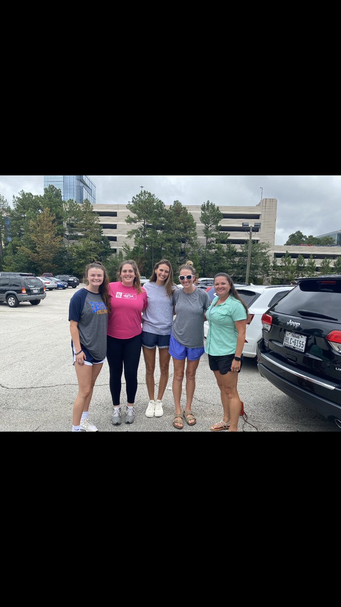 So happy I got to have lunch with these beautiful girls! Some of my favorite people! Good luck to each of you this year! I love you!!!💕