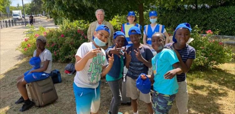 SPFYvelines's tweet photo. Depuis plusieurs semaines, les bénévoles et partenaires du Secours populaire se mobilisent pour permettre le départ de plus de 200 enfants en colonies de vacances !
Merci à tou.te.s celles et ceux qui permettent le départ des enfants ! https://t.co/NQvw7o17i3