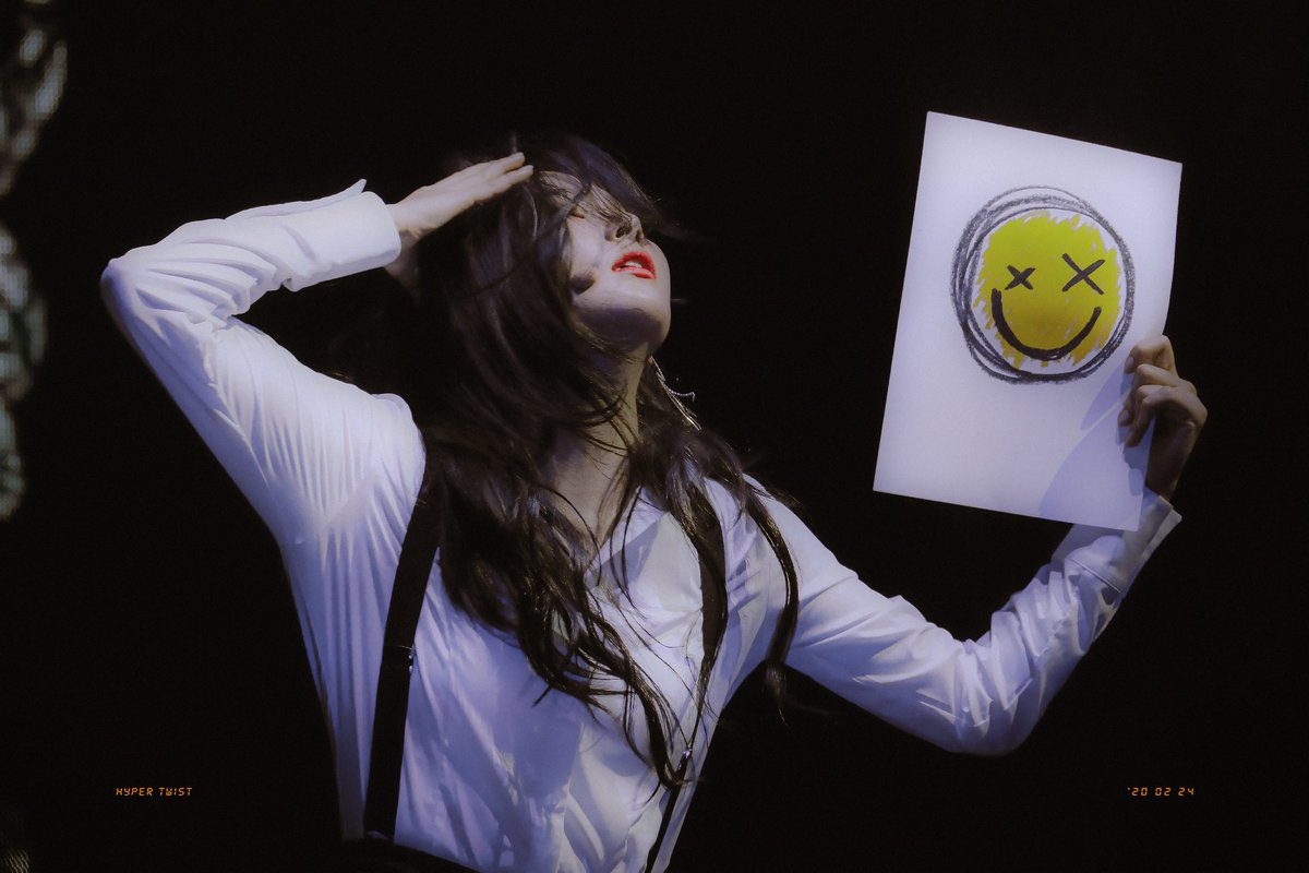 hypertwist_'s tweet photo. 200224 𝔭𝔲𝔱 𝔬𝔫 𝔞 𝔥𝔞𝔭𝔭𝔶 𝔣𝔞𝔠𝔢😵💔
#UncoverSEULGI #슬기 #seulgi https://t.co/bekbX0T4ko