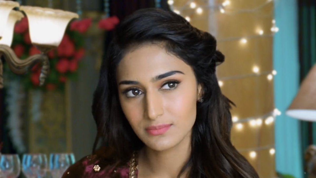 stanejf's tweet photo. #Prerna-โKomolika..tumarae liyae Ek surprise heinโ๐
#PreRish played well and Basuโs got deceived. Komolika I still have better opinion about you. Let us see what u come up with. Mazaa Ayega to see #PreLika tashan
#EricaFernandes ๐
#PrernaStrikesBack
#KasautiiZindagiikay https://t.co/NdtTXQUeun