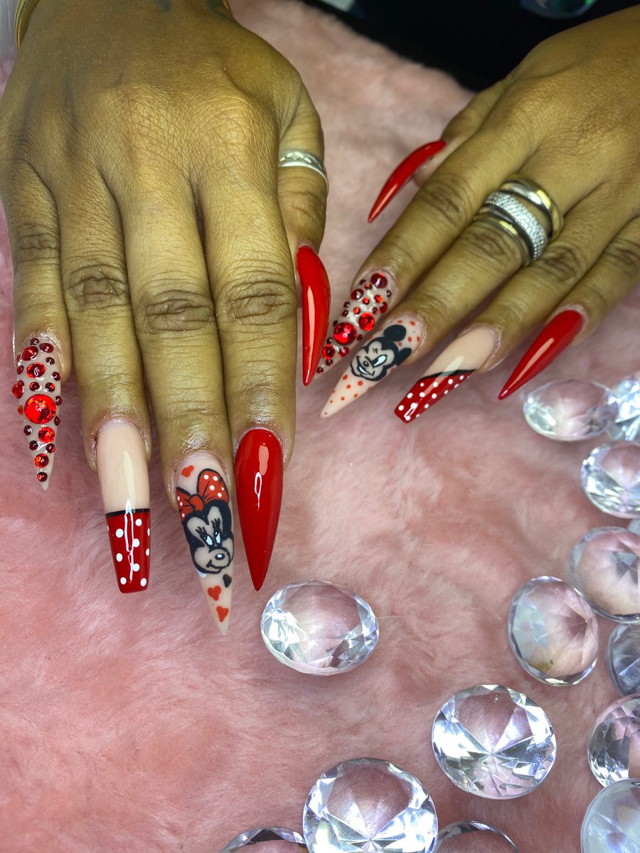 MsFarahjoy's tweet photo. My art ❤️ #nails #mickeymouse #nailart # https://t.co/mQcMAxrmuW