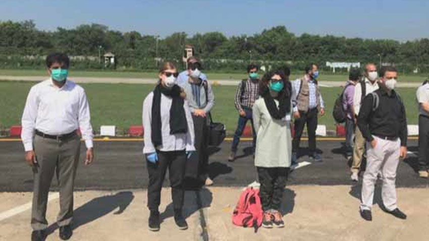 appcsocialmedia's tweet photo. Int’l media visits #LoC to interact with Indian CFV victims
#APPNews
#LOC #media #LOCVisit #IndianArmy #Kashmir #Ajk @ForeignOfficePk @SMQureshiPTI https://t.co/wH3r95Tgl0