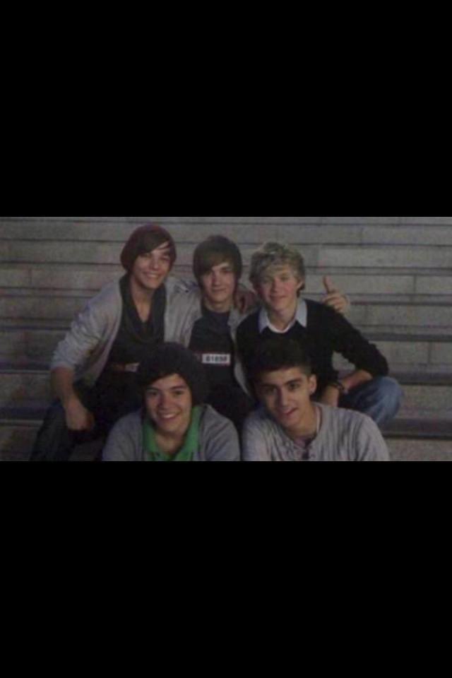 reneeeee14's tweet photo. @onedirection #10YearsOfOneDirection  its okay im crying too https://t.co/zqDCG2xBXv