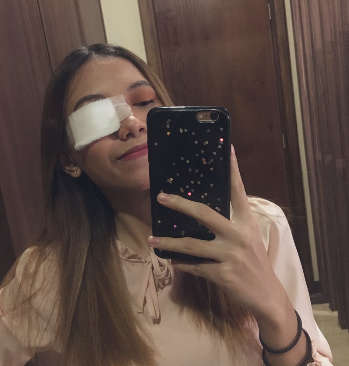 Hallo semuanyah🙋🏻‍♀️

Pesanku : jangan suka tidur terlalu larut secara terus menerus mata juga butuh istirahat! jam tidur terlalu malem gabaik buat kesehatan ibaratnya organ yang seharusnya istirahat malah belum istirahat dan kl bangun siang yang seharusnya bekerja malah ga bekerja