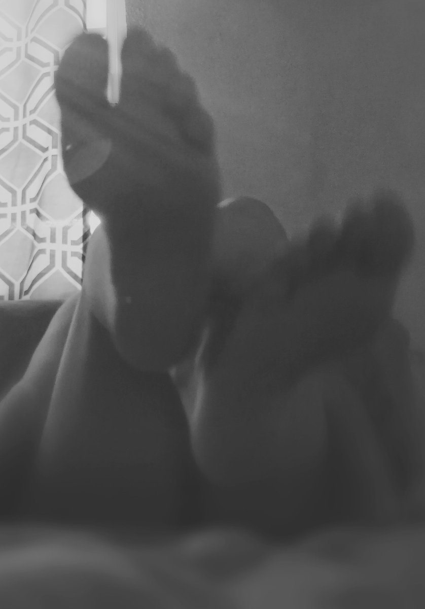 LisaFeetish1's tweet photo. @Cum4Feet1 @footsyariana Newbie selling foot pics... https://t.co/a9mrboUdvE
