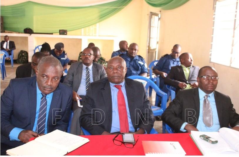 fdnbbi's tweet photo. Le président du comité de pilotage du projet «Ewe Burundi urambaye » le Général Prime Niyongabo a tenu une réunion à Gitega à l’intention des nouveaux gouverneurs des provinces et d’autres responsables du projet pour leur expliquer le rôle qu’ils doivent jouer pour sa réussite. https://t.co/l9ojhSto4k