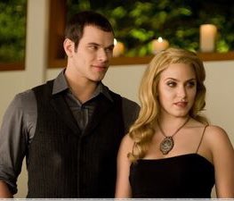 rosalie and that busted ass looking wig and eyeliner combo . bye ion even remember his name but they didn’t even act like they was together. she was busy up edward ass