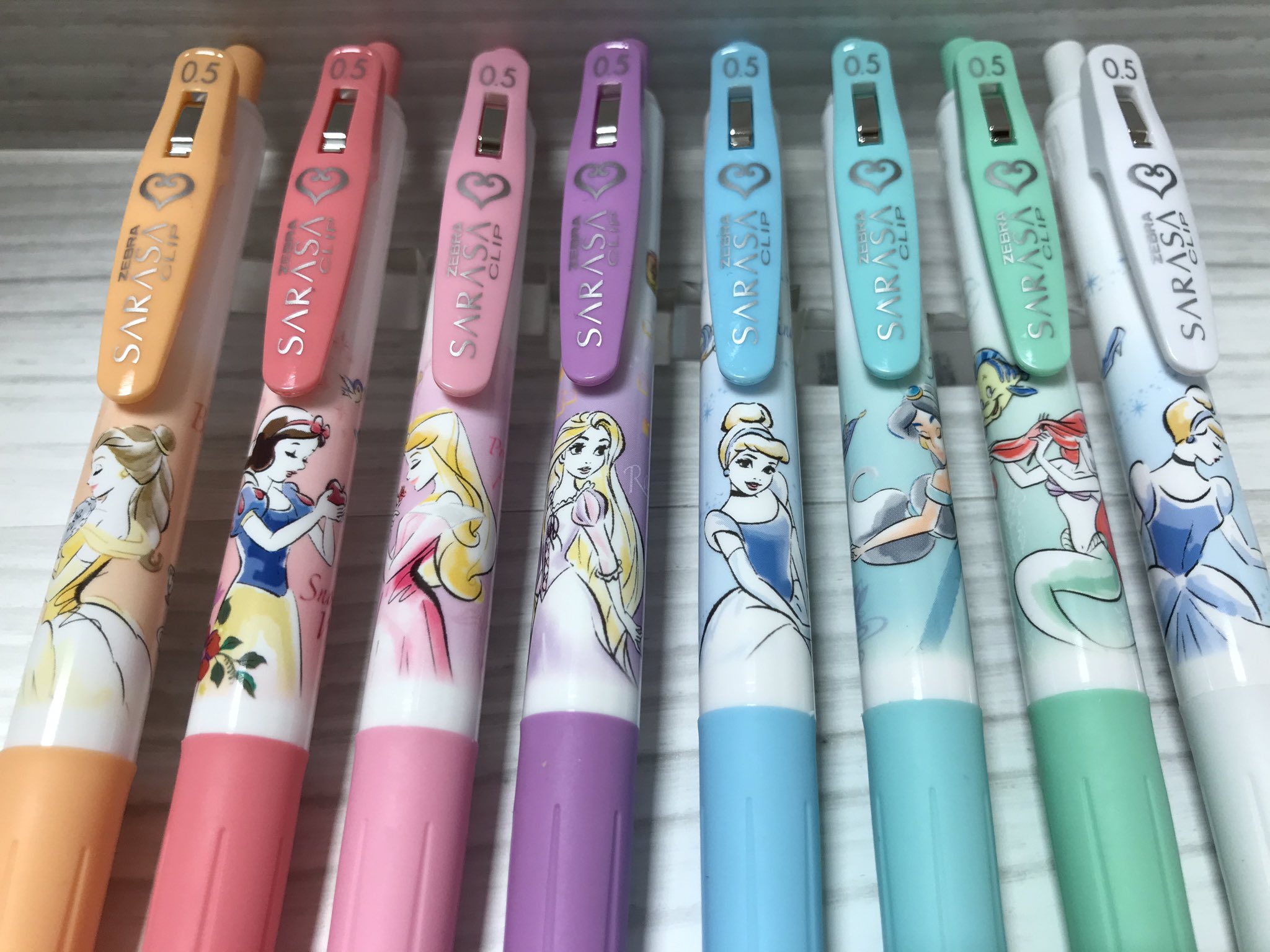 丸善 川越丸広店 サラサクリップ サラサセレクト 限定ディズニープリンセス 入荷しました 大人っぽいデザイン ギフトにもおすすめです ヴィランズ柄のサラサは サラサセレクトセットにのみ入っている柄です 数量限定のため お早めに 丸善 川越丸広店 サラサクリップ サラサセレクト 限定ディズニープリンセス 入荷しました 大人っぽいデザイン ギフトにもおすすめです ヴィランズ柄のサラサは サラサセレクトセットにのみ入っている柄です 数量限定のため お早めに