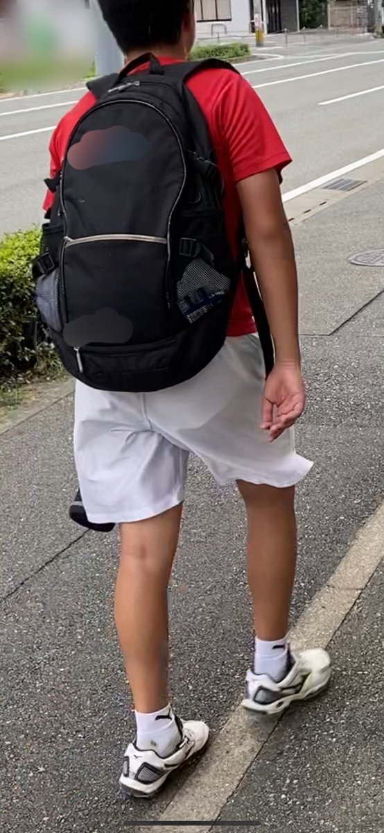 whitebriefisML's tweet photo. 今でも部活でブリーフ穿く子いるんですね🤾‍♂️  
ちょいゆるめだけどラインがくっきり
＼／ https://t.co/Mmjgs00rtl