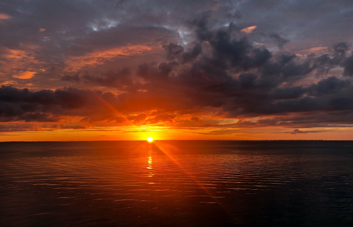 WerneyB's tweet photo. Sunrise, North Sea, Germany -
M/V Europa 2 ( Hapag Lloyd Cruises) https://t.co/zEvWMWh4wt
