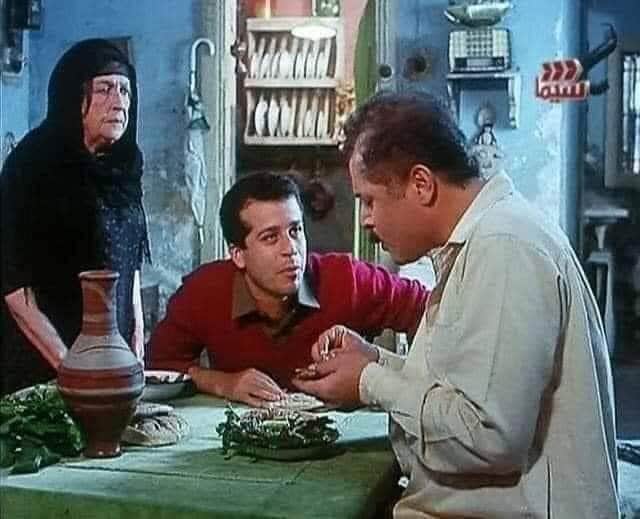 حوار عبقرى. فيلم الكيت كات

- طيب إيه أحسن من  الفلوس؟ .. تقدر تفهمنى يابا ؟ 
- أحسن حاجة فى الدنيا...