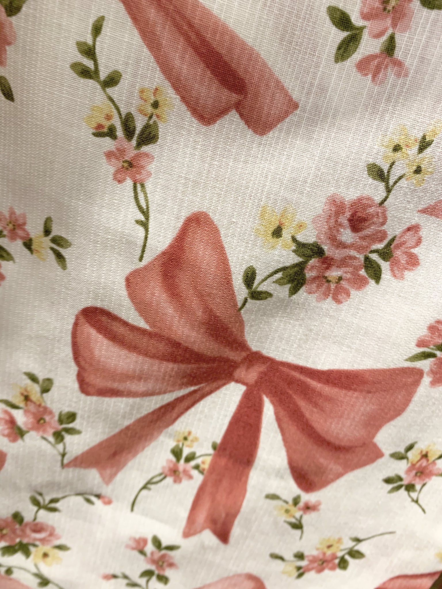 Maison De Fleur仙台 浴衣 毎年大人気の浴衣 日本の伝統的な浴衣をフレンチテイストでデザインされているので 他にはない仕上がりです 浴衣 帯 下駄の3点セットとなります 帯は兵児帯でアレンジ自由 残りわずかです Maisondefleur