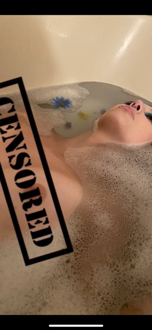 more/uncovered photos on my onlyfans account free trial for 7 days 🥺💕 @rosieren https://t.co/k5JEY4T