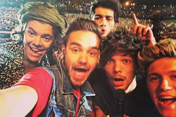 10 Years 
5 Albums 
83 Songs
3 Books
223 Awards 
6 World Records 
3 Films
17 Music Vídeos
4 Tours 
100+ Tatoos
1 Dream
1 Band 
One Direction. #10YearsOfOneDiretion