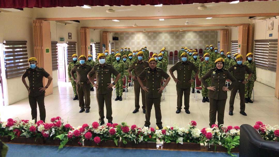 23 Julai 2020 - Perasmian penutupan Kursus Kawalan Lalu Lintas dan Kawalan Premis siri 1/2020 Zon Timur bertempat di Dewan Kuliah PLRWT yang disempurnakan oleh PPjKR Abdul Aziz bin Sidi Ahmad, Pengarah RELA Negeri Pahang. #setiaBerbakti

<a href="/relamalaysia/">relamalaysia</a> 
<a href="/kamarudin_rapig/">Kamarudin Mohd Rapig</a> 
<a href="/MiroIkwe/">AmirulIkhwan</a>