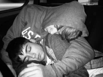 kailahisgod1's tweet photo. The world as soon as it hit midnight. #10YearsOfOneDirection #OneDirection2020 

Directioners:                        The Boys: https://t.co/O3u5PD3P3t