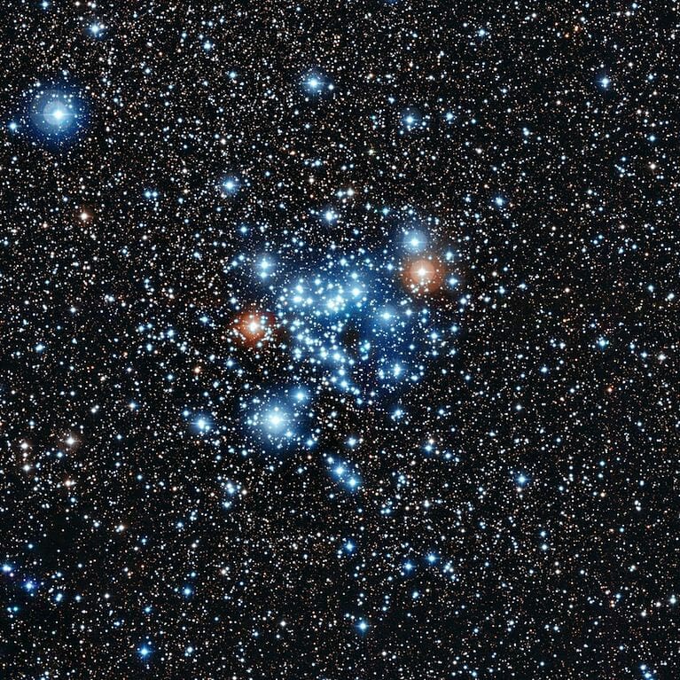 iamRavish_'s tweet photo. Famous globular cluster M13 has 100,000 stars packed into a space 150 light years across. The centre of this cluster is so crowded that it’s thought that stars crash into each other forming new suns called “blue stragglers” ⭐🌠🌪💫🌌. #globularcluster #bluestragglers #selfmusing https://t.co/TF2feA9Gc7