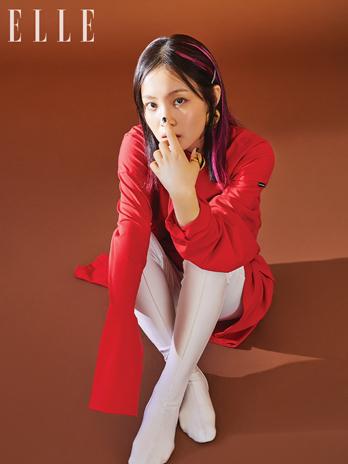 theseoulstory's tweet photo. 📸 LEE HI told ELLE Korea why she chose AOMG ✨

"I've heard lots of good things from Code Kunst &amp; GRAY. AOMG was the first company that contacted me after I left YG. I remember the joyful vibe I felt when I had a meal with CEO Kim Soo Hyuk &amp; Code Kunst."

https://t.co/1HrxVG4DUV https://t.co/gACHmHccEY