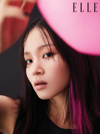 theseoulstory's tweet photo. 📸 LEE HI told ELLE Korea why she chose AOMG ✨

"I've heard lots of good things from Code Kunst &amp; GRAY. AOMG was the first company that contacted me after I left YG. I remember the joyful vibe I felt when I had a meal with CEO Kim Soo Hyuk &amp; Code Kunst."

https://t.co/1HrxVG4DUV https://t.co/gACHmHccEY