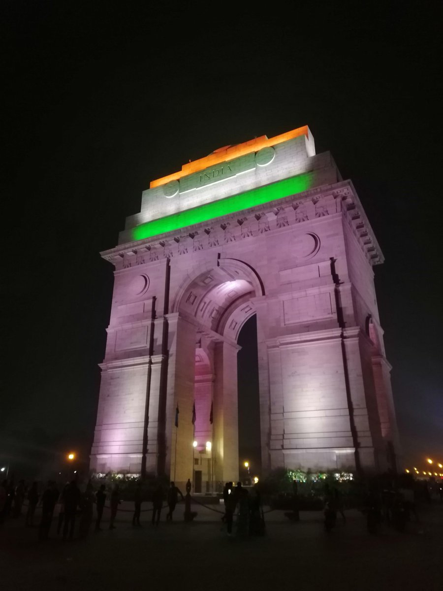 FatenNuran's tweet photo. Live with NO excuses, travel with NO regrets #indiaGate #culture #NewDelhi https://t.co/FfVCKXUoFC