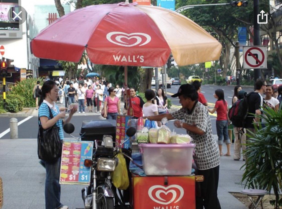 90DegreesAsia's tweet photo. @alexhilton We do have a motorbike version of ice-cream vans. They are usually found in the heartlands and also beach (Changi and East Coast) over the weekends.
Found this image online and it looks like in Orchard Road. https://t.co/3LBmTduVwE