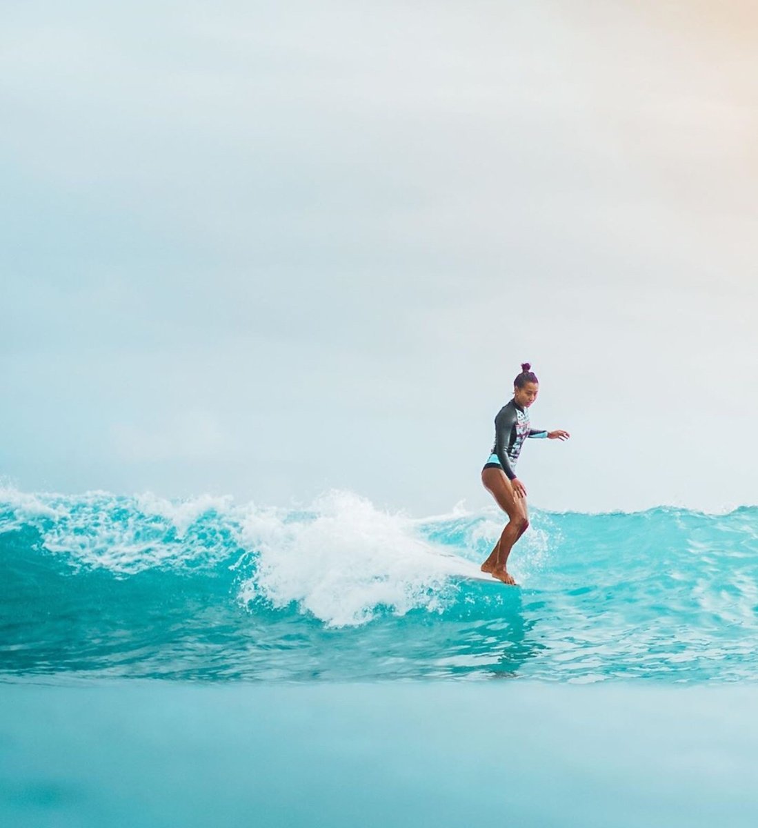women_and_waves's tweet photo. "Surfing is a way to be free" - Lisa Anderson. 

📸 @tommypierucki

#womenandwaves #womenssurfing #surfmore https://t.co/co4iaS7nNv