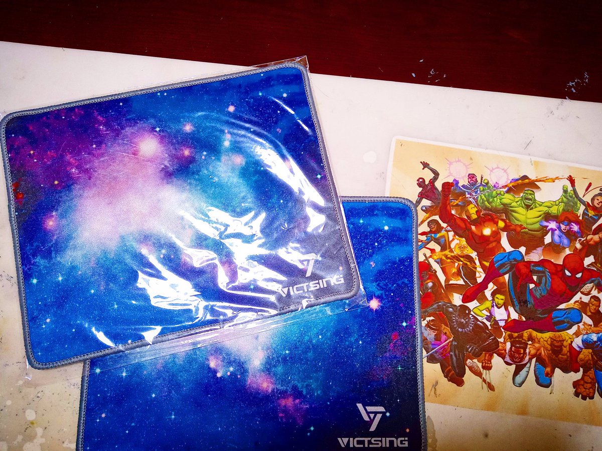 Reglus____Ver_1's tweet photo. 新しいマウスパッドが欲しくて買ったのに……
何故か同じものを頼んでしまった我氏…
#VicTsing https://t.co/T8YX4rUlS3