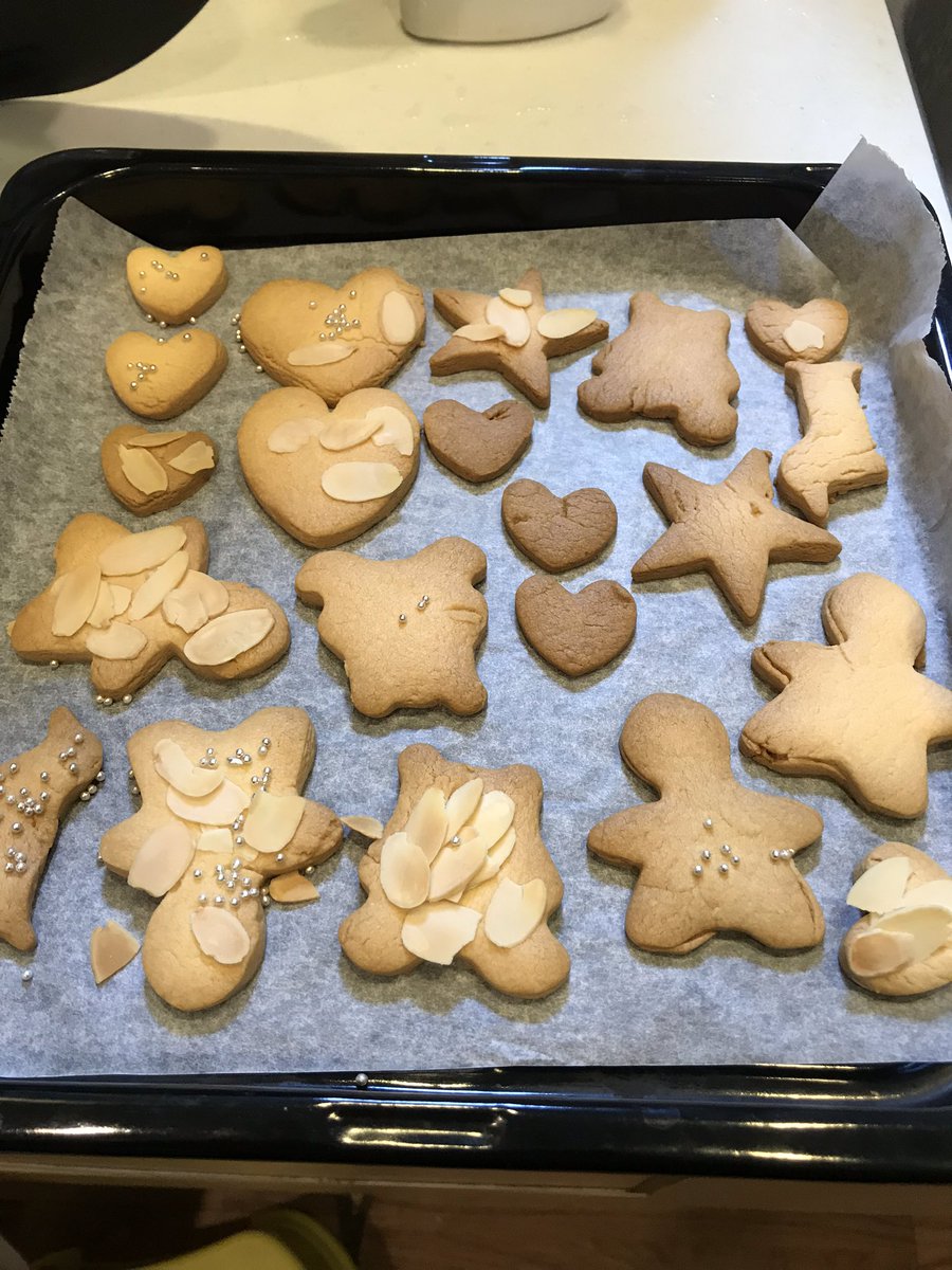 トラ Auf Twitter 娘がクッキー作りたい言うから2人でクッキー作り 少し焼きすぎたか 笑 クッキーなんて作るの何年ぶりだろ