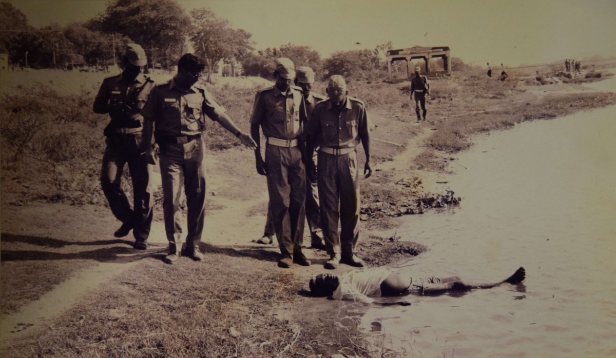 HareshSriram's tweet photo. One-and-a-half-year-old toddler was among the 17 victims who were made to drown in Thamirabarani by the brutal DMK police infront of the collectorate on July 23,1999 

The victims were compensated and few received job but their Justice till date is awaited 😔

#தாமிரபரணி_படுகொலை https://t.co/Gj3P8ubmdf