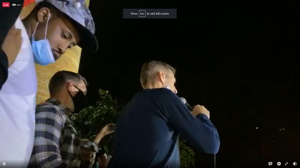 OWS_ellie's tweet photo. Portland Mayor Ted Wheeler speaking at the #BlackLivesMatter rally.
#FedsGoHome #FedsGetOut #MayorWheeler #WallOfMoms #PortlandProtest #PortlandStrong https://t.co/yG58c8s74Y