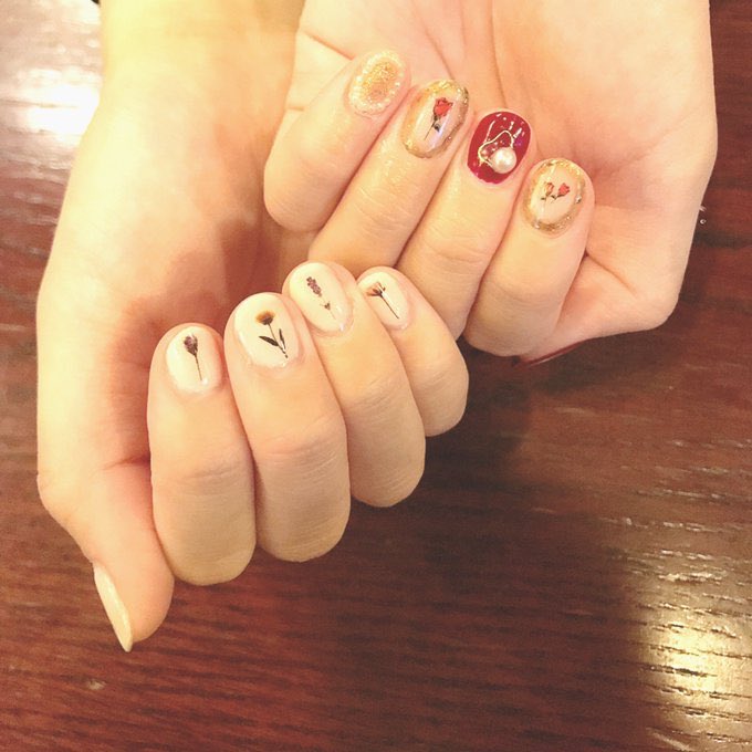 kihonneteruhito's tweet photo. 基本的にコミュ障だから、美容��行くのも覚悟がいる。ネイルはセルフ派。社会人になる前は自分で色々ポリッシュで盛ってたなぁ。最近は楽だからもっぱらワンカラーで済ませてます。 https://t.co/rnOEUjVpfl