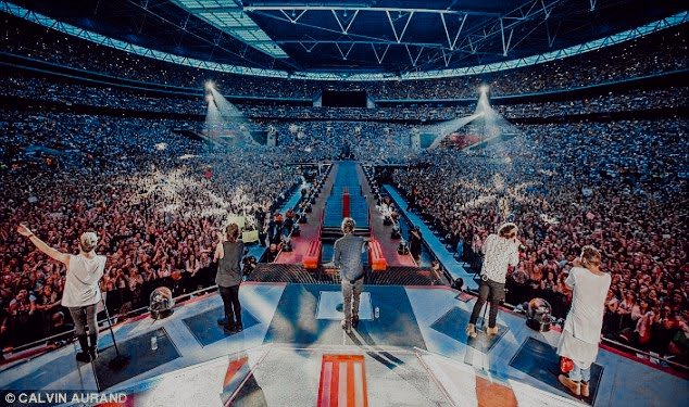 onedirectionreu's tweet photo. ‼️ ATTENTION ‼️

we can only break the record of 60M tweets in 24 hours if the hashtag REMAINS trending for 24 hours too

DONT WASTE OUR EFFORTS 

Reply #10YearsOfOneDirection 🍾 

We’re still the Greatest Team that the world has ever seen  https://t.co/NoNuNqmsqA