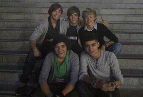 gloloves1dskz's tweet photo. Primera foto     //     Última foto 
Como one         //      como one 
direction           //       direction 

#10YearsOfOneDirection https://t.co/5B8rBhJ8hF