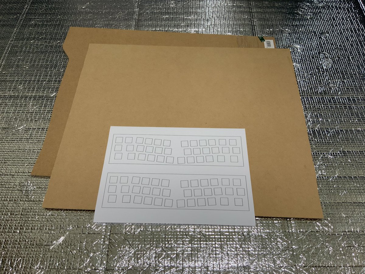 0002ozlet's tweet photo. 4連休なので、自作キーボードを一から作れるか、挑戦してみます。キー配列だけは数日前から構想していました。KLEのサイトで配列したものを、Plate&amp;CaseBuilderのサイトに持っていき、そこで打ち出したものをinkscapeを使い紙出力しました。
#自作キーボード #cool836A #SU120 #selfmadekeyboard https://t.co/9idNHkTOAO
