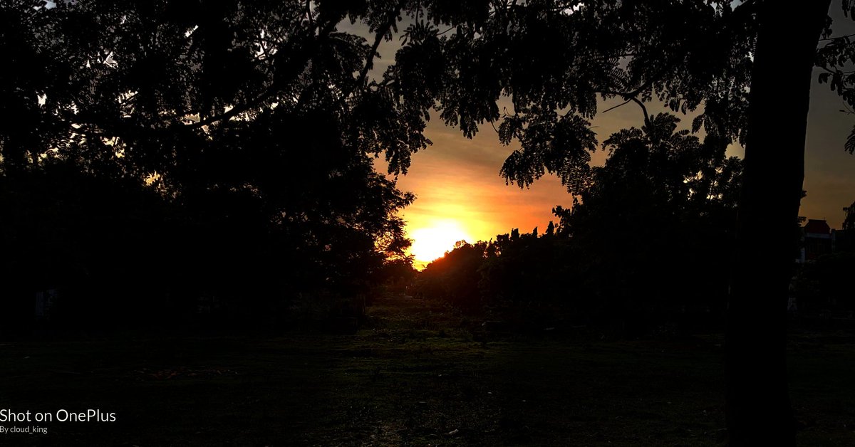 Mukilarasan6's tweet photo. With every sunset ,
A new hope is born .⛅
#OnePlus7t #oneplusgallery #Pixlr https://t.co/2tE3Q3FmlD