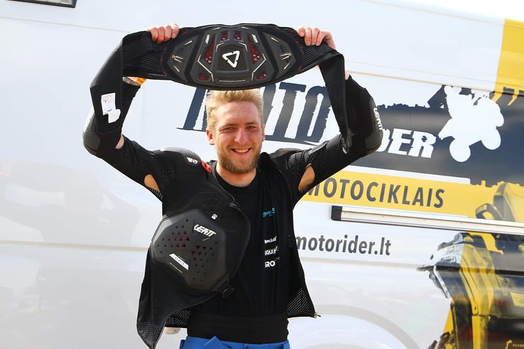 cfmotoracing's tweet photo. Get to know each other
ATV DRIVER : Adomas 🤘
#cfmotoracingteam #cfmotofactoryracingteam #ironbaltic #ironbalticatvaccessories #itptires #liquimoly #specialistplius #tukadatech #perlas #perlodraudimas #race #sand #SSV #ssvrace #atv #atvrace #cfmoto #racer https://t.co/RVM5nXUJUp