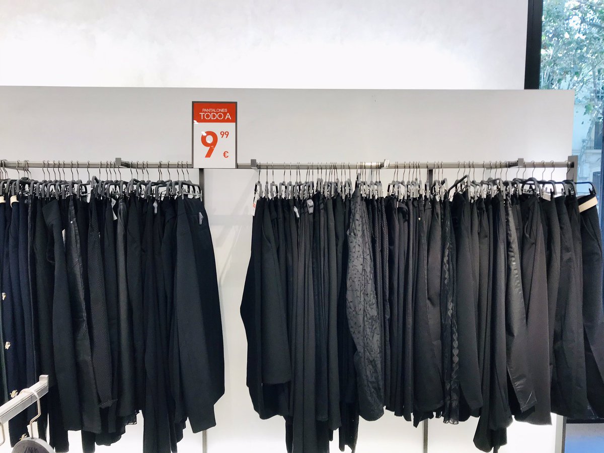 joanmorey's tweet photo. Low cost Dress Code... No hay excusa 🤑💥🚪 Hoy se llevará a cabo la performance «COLAPSO. Máquina posible» en #CanBalaguer #supermola #porfin #averquetal #COLAPSO #máquinaposible #dresscode #totalblack #supersafeprotocol https://t.co/lqDaJT6R5T