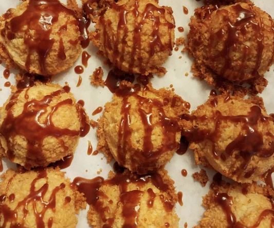 plentyofgoodnyc's tweet photo. Inspired by #France &amp; created with love! Our #vegan #saltedcaramel #macaroons are the perfect mid-day snack for sweet n' savory lovers! 
Order home this new addition to our #macaroon family at Plenty of Good right here- https://t.co/dhXUCfejok #familyrecipe #plantbasedbakery https://t.co/7KGzSuBgX2