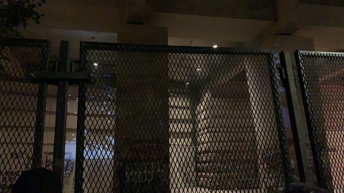 Ok. I’m at the new fence around the courthouse. LRAD is telling protesters not to tamper with the fence. Classic!