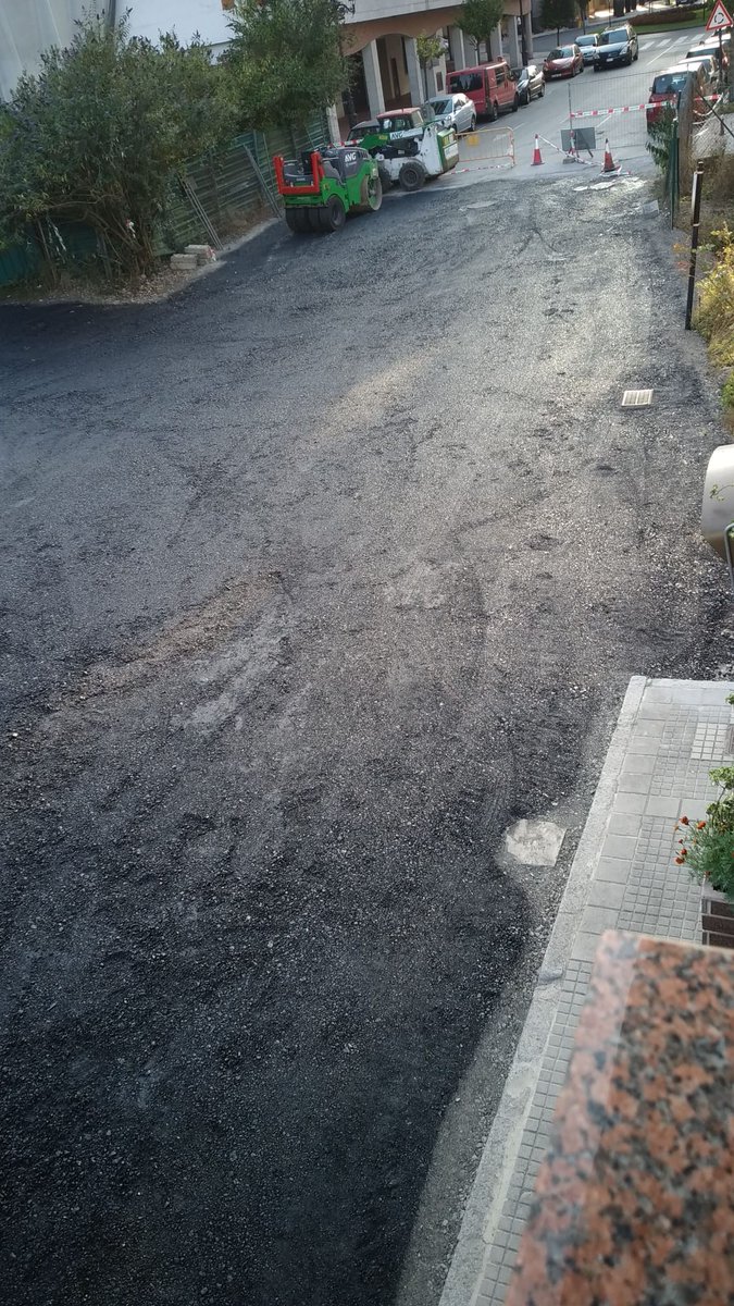 RepublicaBCabal's tweet photo. 23 de Julio de 2020, los vecinos de BCabal recordarán esta fecha, después de muchos años reclamando un acceso digno a nuestras viviendas, hoy por fin tendremos una calle como dios manda! https://t.co/tritQWNrFS