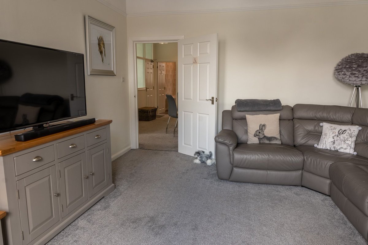 HerdyCottages's tweet photo. 🐇 Peter Rabbits Burrow 
Beautiful Modern Apartment, sleeps four come &amp; stay with us this Autumn in the centre of Windermere🐇

https://t.co/QEgqIndUHI

#windermere #lakewindermere #peterrabbit #beatrixpotter #weekendbreak #weekendgetaway #romanticbreak #couplesgetaway https://t.co/lWz55MO3Sg